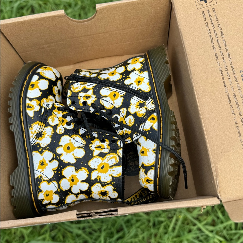 9c Toddler Dr.MARTENS boots